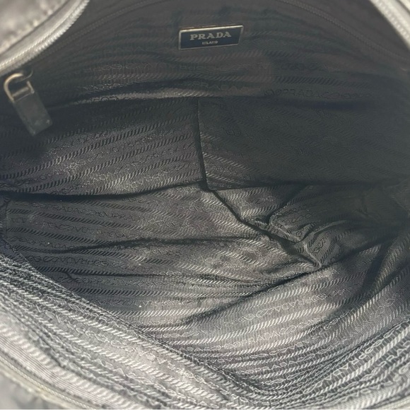 Prada tote - Picture 5 of 6